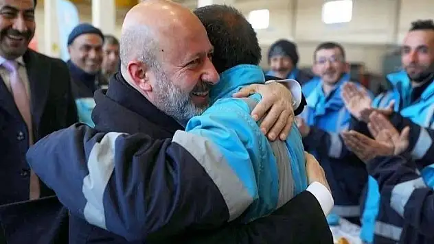 Başkan Çolakbayrakdar, 'Çalışanlarımızla Ülkemize Büyük Hizmetler Üretiyoruz'