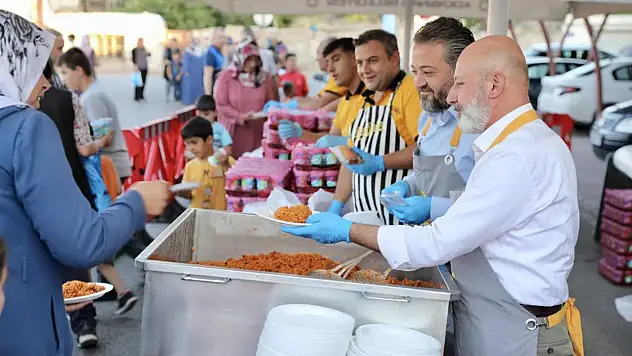 Başkan sokak oyunlarında...