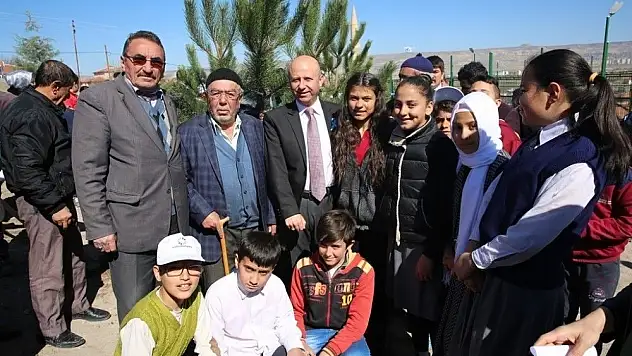 Başkan Çolakbayrakdar, daha yeşil bir Kocasinan için ağaç dikti