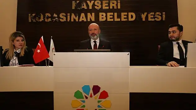 Başkan Çolakbayrakdar'dan Meclis Üyelerine Plaket