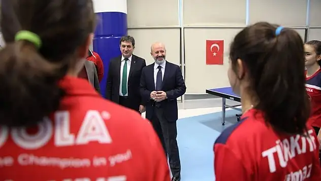 Başkan Çolakbayrakdar'dan Milli Takıma Moral Ziyareti
