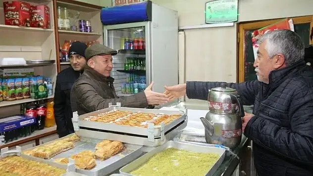 Başkan Çolakbayrakdar'dan Yenimahalle'de esnaf ziyareti