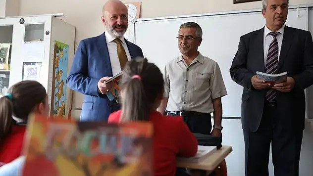 Başkan Çolakbayrakdar'ın okul ziyaretleri sürüyor
