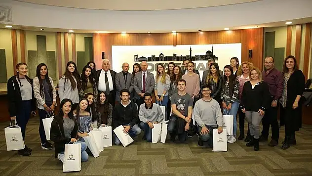 Başkan Çolakbayrakdar, Kıbrıslı öğrenci ve öğretmenleri misafir etti