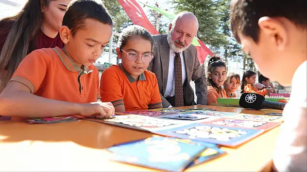 Başkan Çolakbayrakdar miniklerin eğlencesine ortak oldu