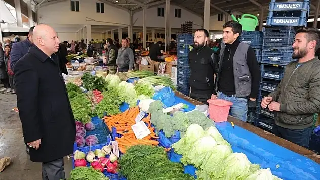 Başkan Çolakbayrakdar modern pazaryerinde
