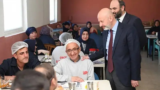 Başkan Çolakbayrakdar OSB'de işçilerle bir araya geldi
