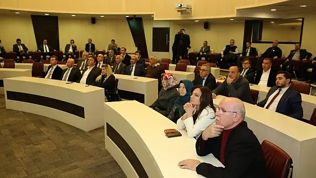 Başkan Çolakbayrakdar, 2017 projelerini meclis üyelerine anlatta