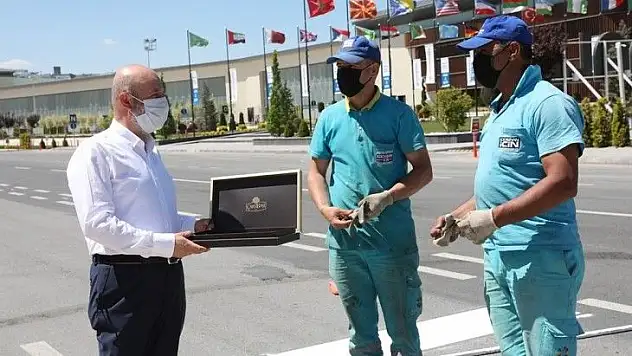 Başkan Çolakbayrakdar, saha ekibiyle bayramlaştı