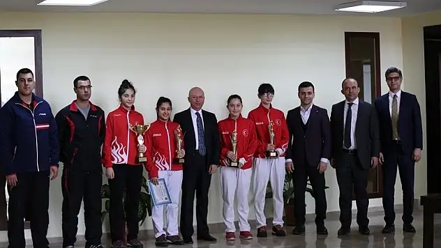 Başkan Çolakbayrakdar, Türkiye şampiyonlarını ağırladı