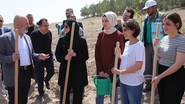 Başkan Çolakbayrakdar, Vuslat Ormanına fidan dikti