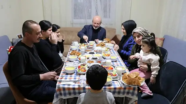 Başkan Çolakbayrakdar vatandaşlarla aynı sofrada buluştu