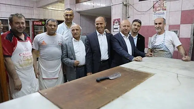 Başkan Çolakbayrakdar Yeşilmahalle ve Mithatpaşa Mahallelerinde
