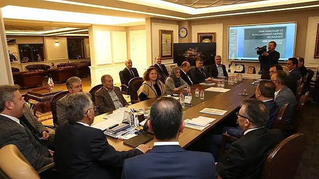 Başkan Dr. Memduh Büyükkılıç, Koornidasyon toplantısı ile şehir bütünlüğü yatırımları
