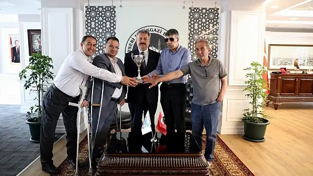 Başkan Dr. Mustafa Palancıoğlu: 'Bu kupa azmin, inancın ve disiplinli çalışmanın eseridir'
