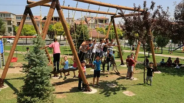 Başkan Dr. Palancıoğlu 'Parklar çocuklara emanet'
