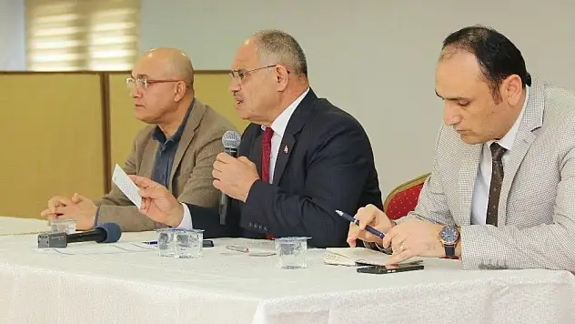 Başkan Esat Öztürk muhtarlarla toplantı düzenledi
