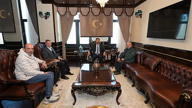 Başkan Hatay'da! Kayserili hayırseverlerin paketleri depremzedelere teslim edildi