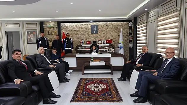 Başkan koltuğunu devretti: Başkanların ilk talimatları dikkat çekti!