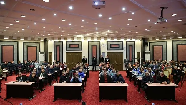 Başkan Memduh Büyükkılıç, Belediye Araçlarını Kullanan Sürücüleri Uyardı
