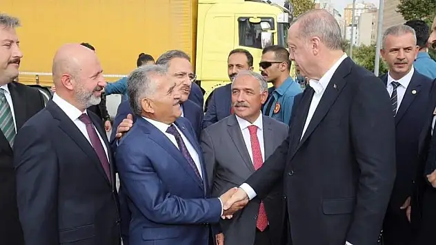 Başkan Memduh Büyükkılıç, Cumhurbaşkanı Recep Tayyip Erdoğan'a 7 yatırım hakkında bilgiler verdi
