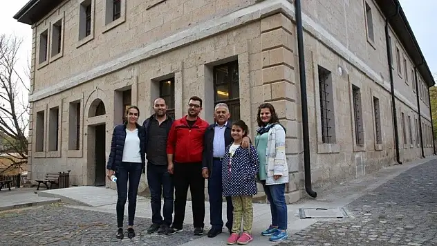 Başkan Memduh Büyükkılıç, Gesi İlkokulu ve Çevre Düzenleme Çalışma Alanında

