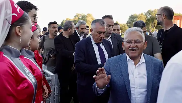 Başkan Memduh Büyükkılıç, Kayseri'de kültürel coşkuya ortak oldu