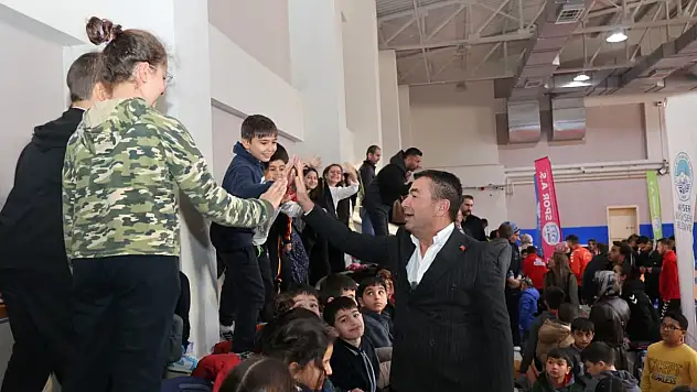 Başkan Metin, öğrencilerle vakit geçirdi.