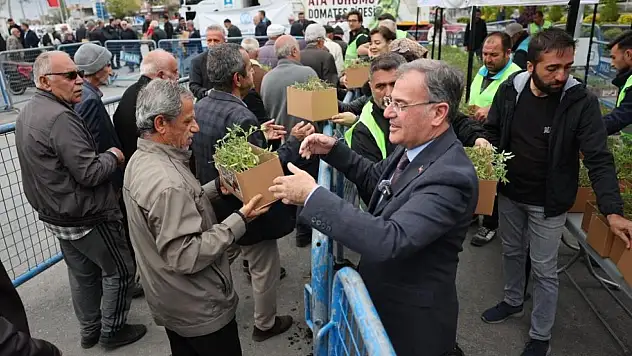 Hacılar Belediyesi'nde ücretsiz fide dağıtımına yoğun ilgi