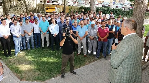 Başkan Öztürk Belediye Çalışanlarıyla Bayramlaştı
