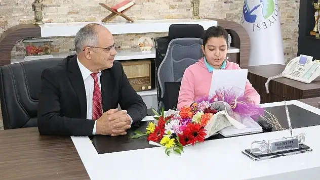 Başkan Öztürk 23 Nisan'da Öğrencileri Kabul Etti
