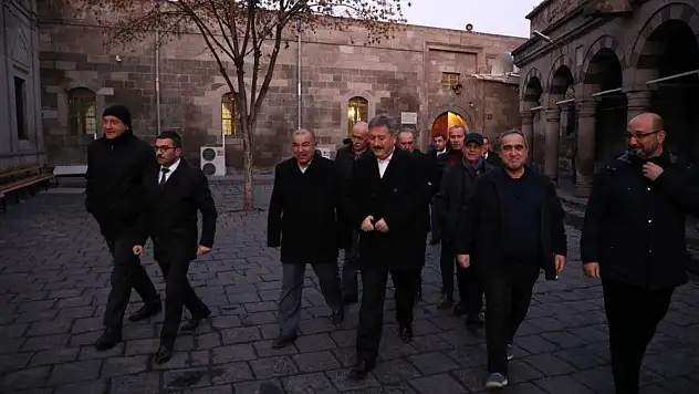 Başkan Palancıoğlu güne Camikebir'de başladı
