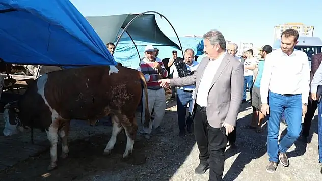 Başkan Palancıoğlu Kurban Pazarı'nda
