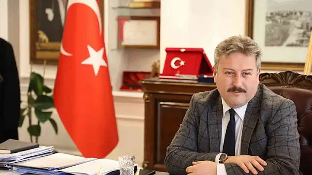 Başkan Palancıoğlu'ndan ödül alan ERÜ Öğretim Üyelerine tebrik