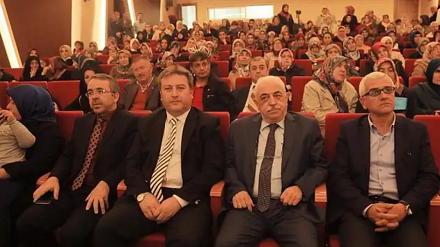 Başkan Palancıoğlu, &quotGençlerin gidişatı hiç iyi değil&quot