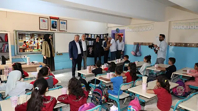 Başkan Palancıoğlu okulları ziyaret etti: Çocuklara özel sürpriz