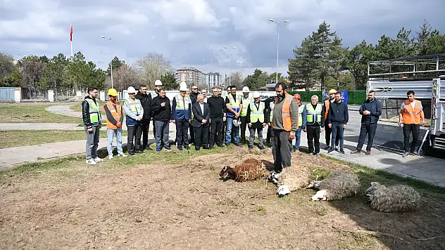 Başkan pazar mesaisine Kartal Katlı Kavşağı'nda başladı! Kurban kesildi