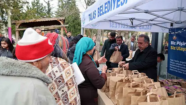 Yalçın, yemek servisi yaptı
