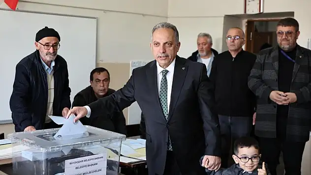 Başkan Yalçın kaç oyla yeniden seçildi?