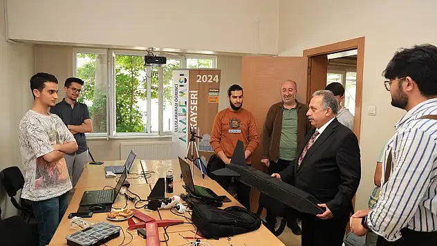 Başkan Yalçın bakın gençlerle neyi paylaştı?