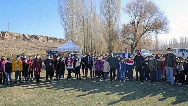 Başkan Yalçın çocuklarla ağaç dikti! Çocuklara söz verdi...