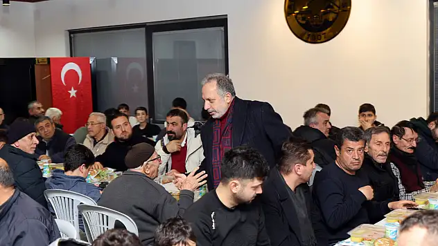 Başkan Yalçın'dan vatandaşlarla birlikte iftar mesaisi