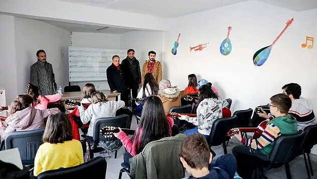 Başkan Yalçın, öğrencilere çeşitli tavsiyelerde bulundu