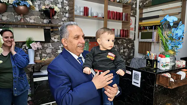 Başkan Yalçın Papatya Caddesi'nde esnaf ve vatandaşlarla buluştu