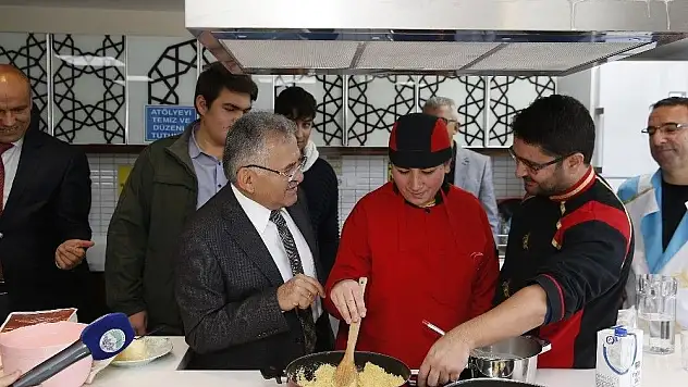 Başkandan ilgi, öğrencilerden sevgi
