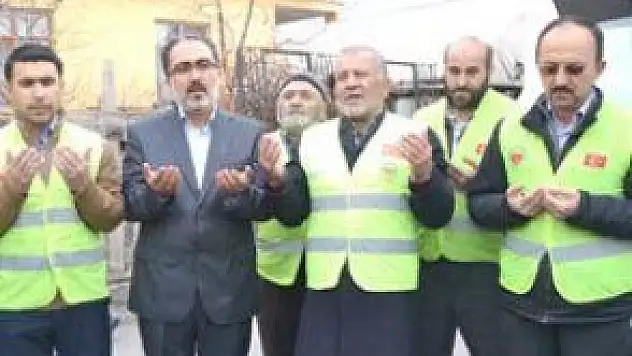 BAYIRBUCAK TÜRKMENLERİNE 1 TIR DOLUSU YARDIM GÖNDERİLDİ