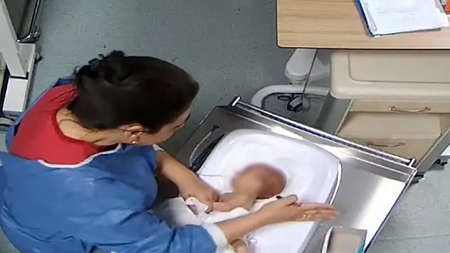 5 günlük bebeğe şiddet uygulayan hemşire kendini böyle savundu!