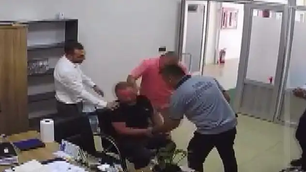 Belediye önünde kendisini ateşe vermişti! O anlar saniye saniye kaydedilmiş