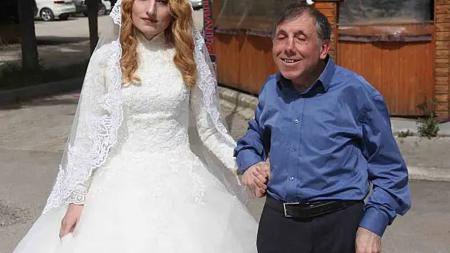 Görme engelli çifte otobüs çarptı