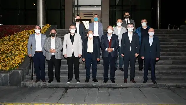 Belediyede gece buluşması! Ne konuştular?
